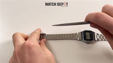 adjusting watch band links